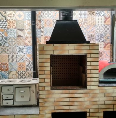 Kit Coifa churrasqueira com chaminé + fogão a Lenha + Forno de pizza